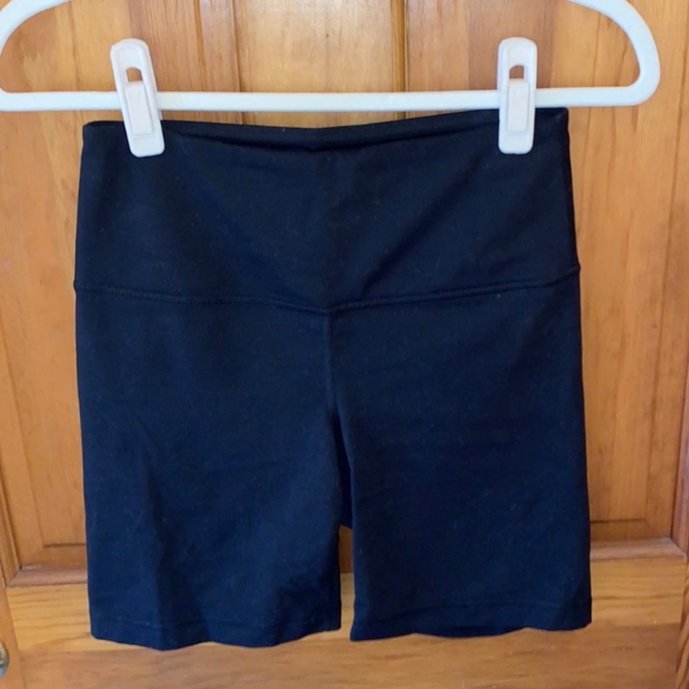 5/$25 🎆 EUC Yogalicious Black High-Rise Biker Shorts, 7 inch inseam, Size Small